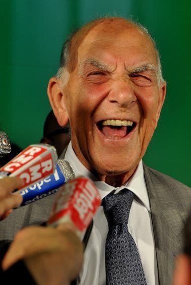 "Le bonheur est contagieux", Stéphane Hessel "Le bonheur est contagieux", Stéphane Hessel